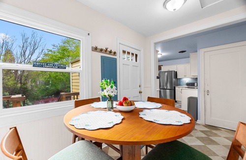 Northwest Olympia House | The Goldfinch West Olympia 3BR, single level, close to town, yard, dog friendly