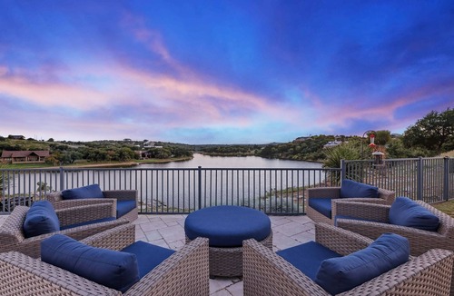 Graford House | The Good Life- pool, hot tub and Lakefront!