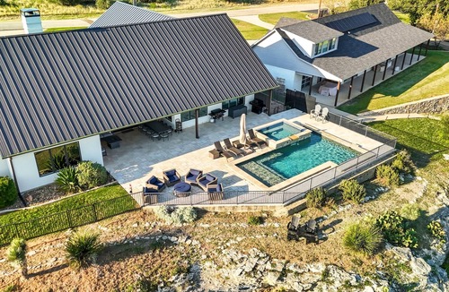 Graford House | The Good Life- pool, hot tub and Lakefront!