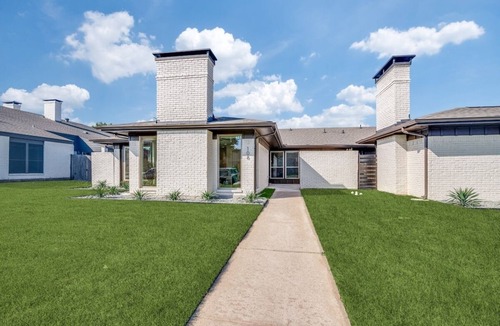 Richardson House | The Goph Getaway 4B 2B Duplex KING Pet Friendly