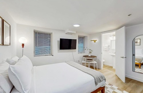 Lower Queen Anne Hotel | The Gordon Getaway