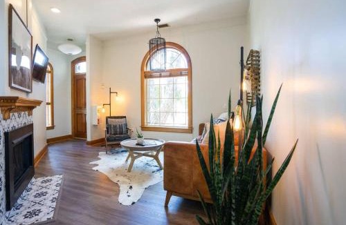Five Points Apartment | The Grand Curtis - Curtis Park Club - RiNo