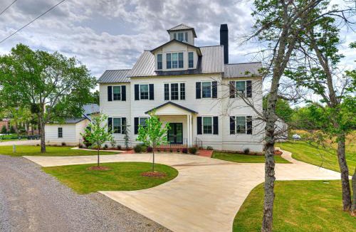 Eufaula House | The Grand Overlook 6BR Pool Sleeps 19