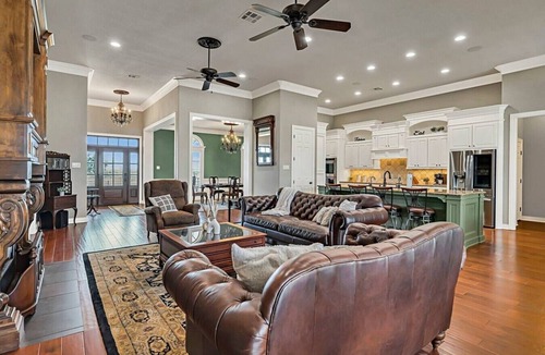 Lorena House | The Green Ranch House-Pool-Theatre-Hot Tub-Game Ro