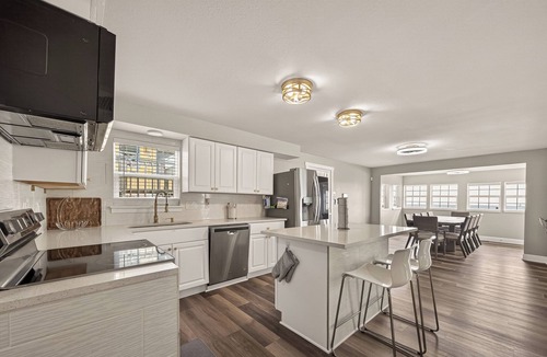 Dickinson House | The Happy Beach House