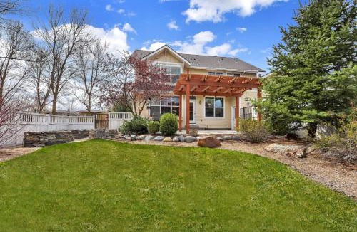 Garden City House | The Hearth Luxury Home Gym Access, Seasonal Pool