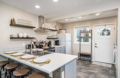 Valley House | The Hideaway at Waitts Lake