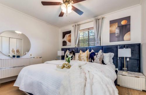 Nacogdoches Apartment | The Homestead Luxury Cozy 2BR Apartment in Nacogdoches Near SFA University and Downtown Pet Friendly Business Ready Extended Stays Welcome with Self Check In High Speed WiFi Full Kitchen In Unit Laundry Private Parking and Quiet Comfort