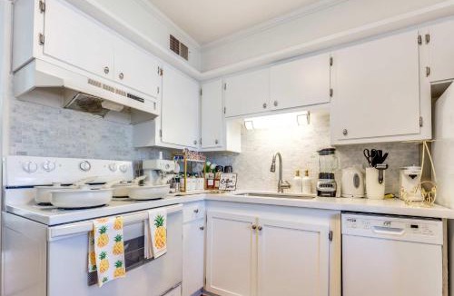 Nacogdoches Apartment | The Homestead Luxury Cozy 2BR Apartment in Nacogdoches Near SFA University and Downtown Pet Friendly Business Ready Extended Stays Welcome with Self Check In High Speed WiFi Full Kitchen In Unit Laundry Private Parking and Quiet Comfort