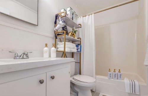 Nacogdoches Apartment | The Homestead Luxury Cozy 2BR Apartment in Nacogdoches Near SFA University and Downtown Pet Friendly Business Ready Extended Stays Welcome with Self Check In High Speed WiFi Full Kitchen In Unit Laundry Private Parking and Quiet Comfort