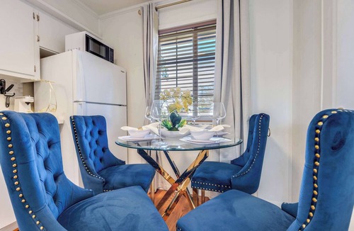 Nacogdoches Apartment | The Homestead - Luxury-cozy 2BR Apartments Near SFA & Historic Downtown Nacogdoches