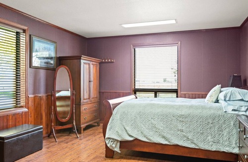 Baker City House | The Keeper Of The Valley-Baker City's Quality Rural Destination-4 Bdrm Sleeps14