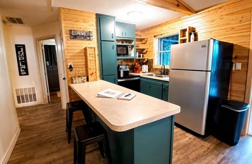 Jefferson House | The Knotty Pine on Lake O the Pines Waterfront