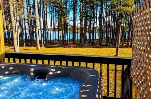 Jefferson House | The Knotty Pine on Lake O the Pines Waterfront