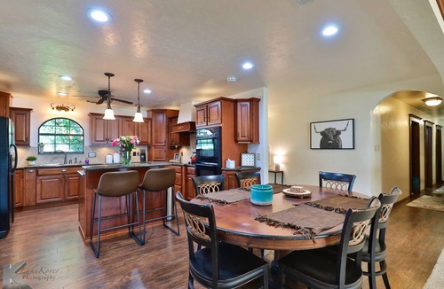 Breckenridge Cottage | The Kokomo Lakehouse on Hubbard Creek w/Private Dock at Breckenridge Sleeps 16