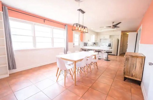 Bowie House | The “LBK Peach" 4/3 home near TTU & med dist.