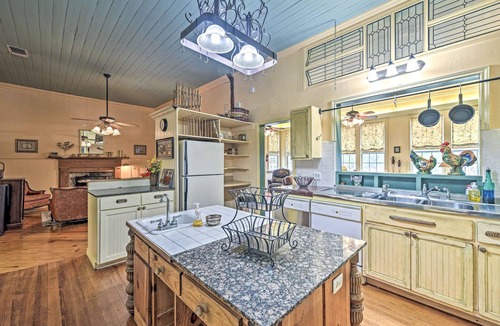 Glen Rose House | The Lilly House: Historic Glen Rose Home w/Porch!
