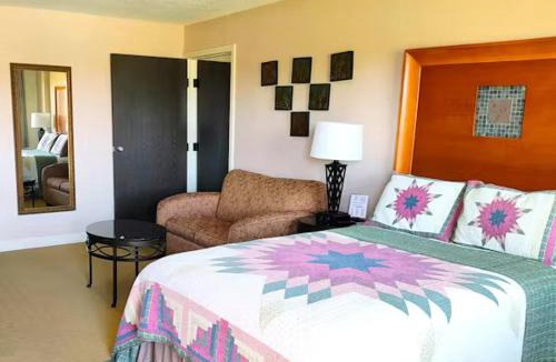 Russell Hotel | The Lodge at Russell - Russell Inn