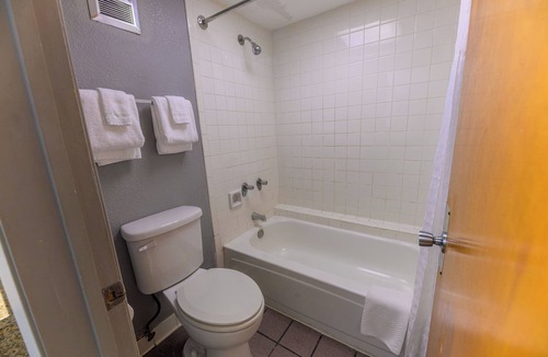 Wichita Falls Hotel | THE LODGE AT THE FALLS