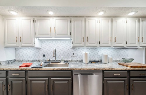 Windsor Heights House | The Love Shack | Spacious Family Getaway 5BR/3BA 10 Mins to Downtown