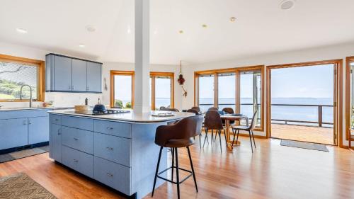 Freeland House | The Majestic Blue View by AvantStay