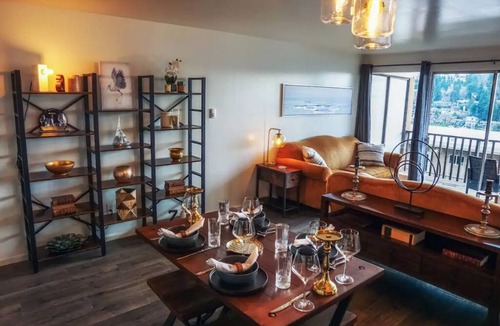 Northwest Bellevue Apartment | The Mariner in Meydenbauer Bay | 29 Nights