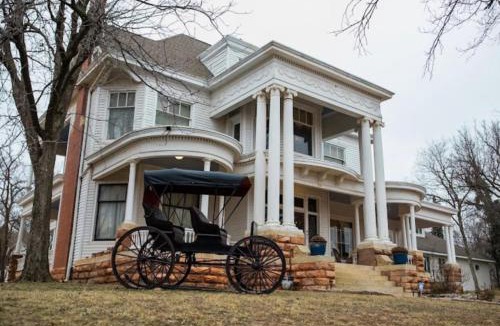 Guthrie Bed & Breakfast | The Martha Dale at The Judges Chambers