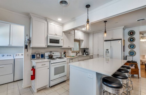 Arlington House | The MCM House walk2 FIFA Dallas Stadium~ AT&T! Best Arlington vacation rentals!