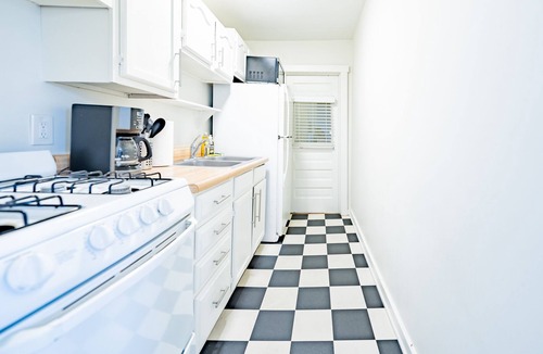 Southmoreland Condo | The MOD Apartment - Center of KC!