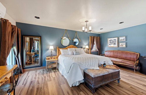 Greeley Cabin | The Nest at River Fort Ranch 4BR Sleeps 13 Private Ranch