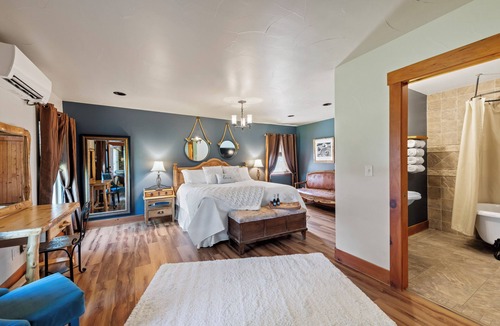 Greeley Cabin | The Nest at River Fort Ranch 4BR Sleeps 13 Private Ranch