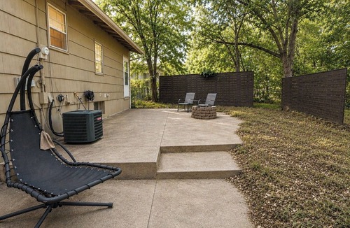 Parkville House | The Nest KC/Spacious 4BR/11 Min from Airport/Fire pit