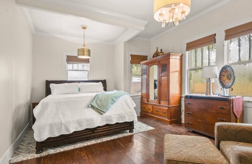 Clinton Bed & Breakfast | The Old Rist Hotel -A place where you can rest, relax, and recharge.