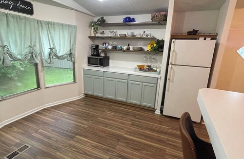 Mount Ida Cottage | The Ouachita Nook-home near lake and crystal digging, in the heart of Mount Ida!
