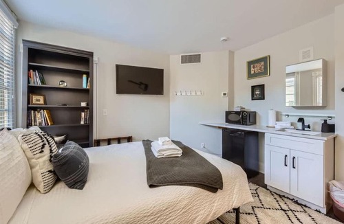 Five Points Hotel | The Outlaw's Hideout - Curtis Park Club - RiNo