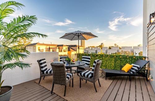 Washington Ave./ Memorial Park House | The Pinnacle Luxury, Sleeps 10, Garage-Rooftop, Downtown Houston