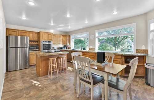 Eagle House | The Promenade Luxury Home and Yard
