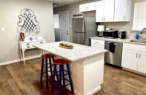 Stephenville House | The Purple House 3BR Near Tarleton & Downtown