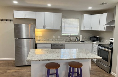Stephenville House | The Purple House 3BR Near Tarleton & Downtown