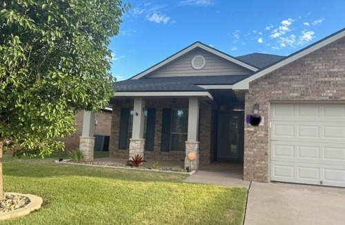 Lubbock House | *The Quincy Farmhouse* Newly appointed home in quiet Quincy Park neighborhood.