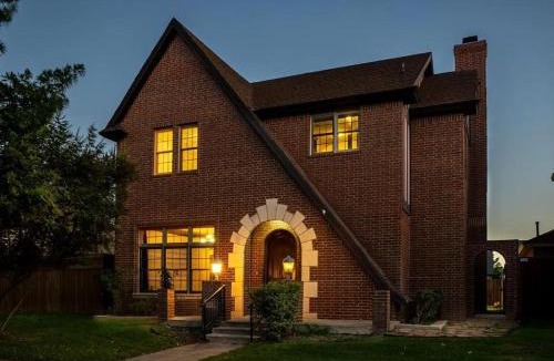 North Overton House | The Raider House Walk to TTU Pool Table