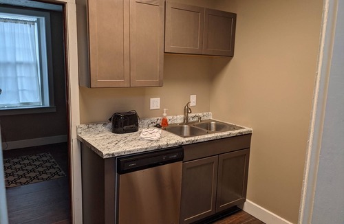 Nauvoo Apartment | The Red Front Suite - Sleeps 15