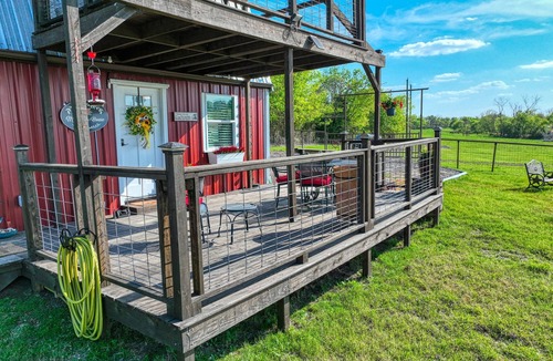 Ennis Cabin | The Red Magnolia - Private Cabin on 27 Acres/Stocked Pond/Fishing/Longhorns