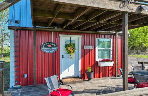 Ennis Cabin | The Red Magnolia - Private Cabin on 27 Acres/Stocked Pond/Fishing/Longhorns