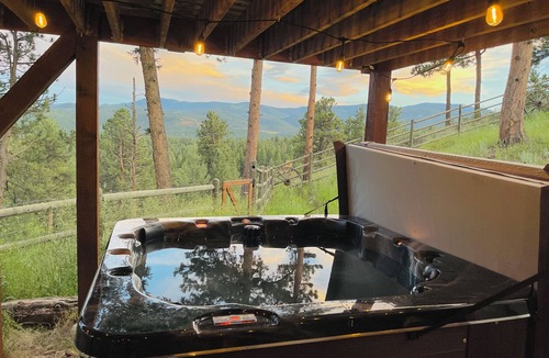 Evergreen West Central House | The Red Rocks Backstage Oasis – A Creative Haven Near the Amphitheater Sleeps 25
