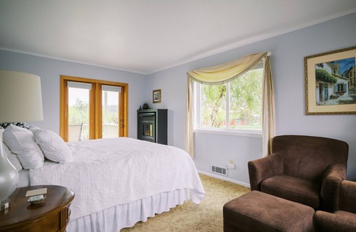 Friday Harbor Bed & Breakfast | The Rosemary Room with en suite bathroom