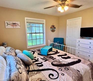 Burton House | The Rustic Anchor Retreat at Lake Sommerville