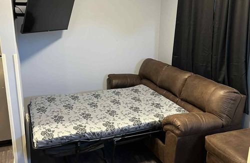 Renick Apartment | The Rustic Railroad Studio 5 Min to HWY 63 Kitchen + Washer/Dryer