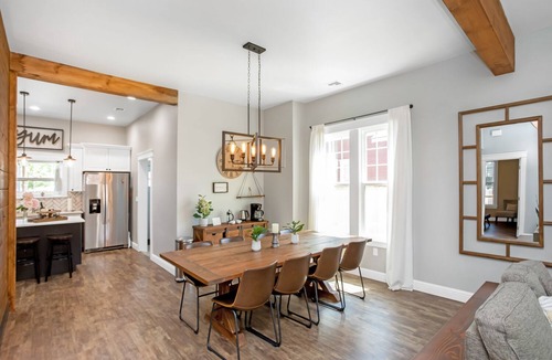 Walla Walla House | The Rustic Rose - 4 Bedroom House w/HOT TUB near Downtown