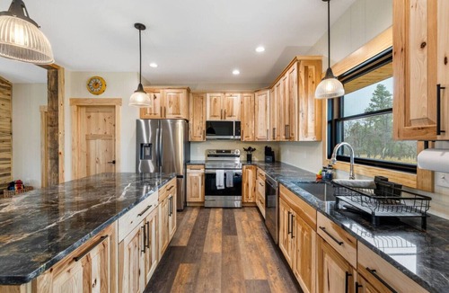 Crook County House | The Starry Pines Hideaway